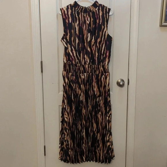 Sofia Jeans Women's Pleated Midi Dress, 49" Length, - Picture 4 of 10